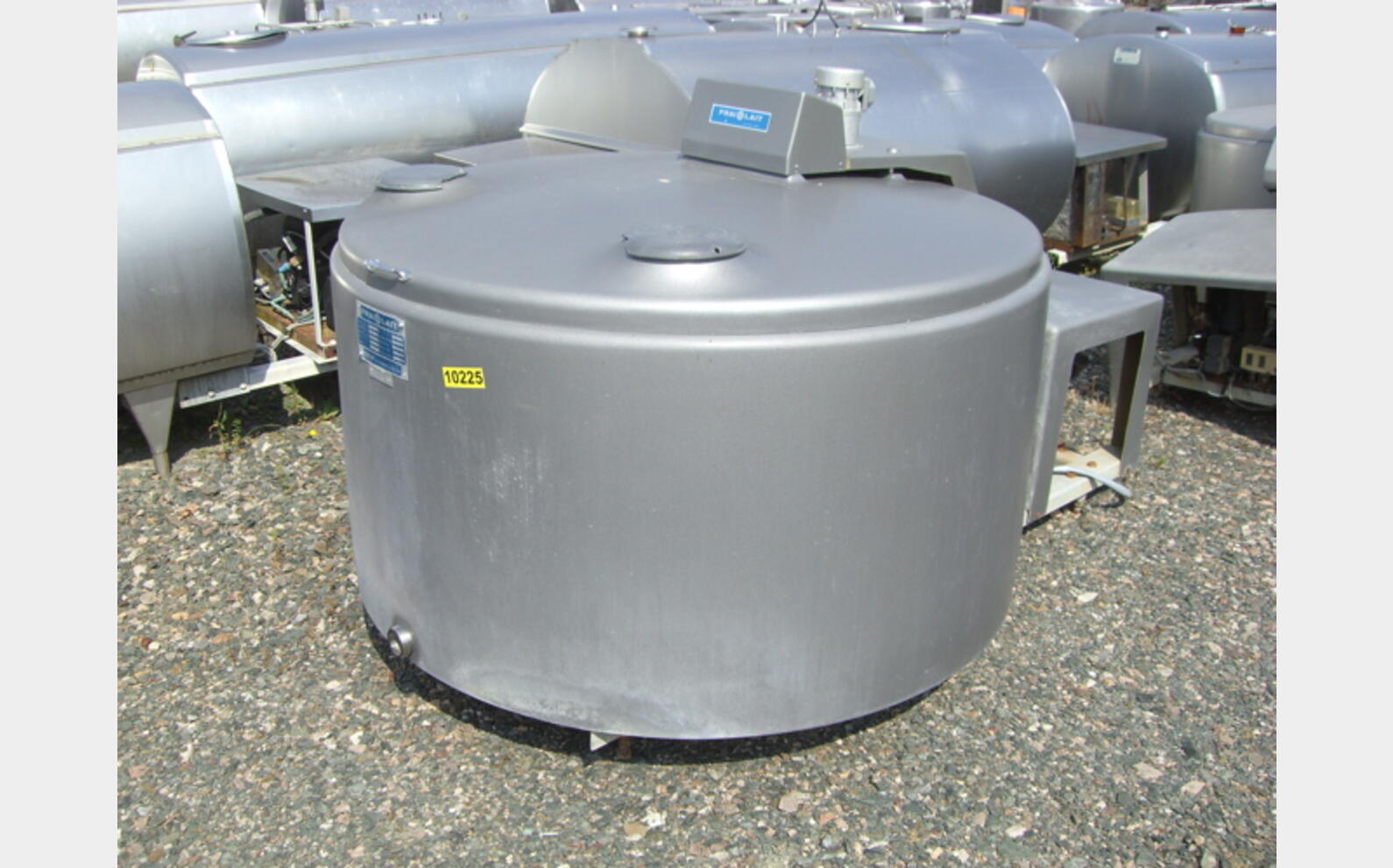 Tank à lait Serap 1090 litres Inox 304 , isolation Polyester . Occasion Tank à lait Serap 1090 litres Inox 304 , isolation Polyester . Occasion