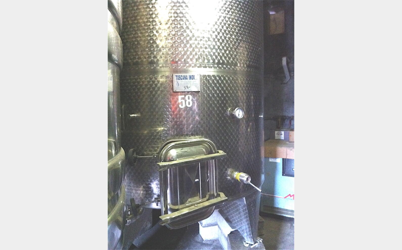 Cuve inox ferm&eacute;e de 50 hls