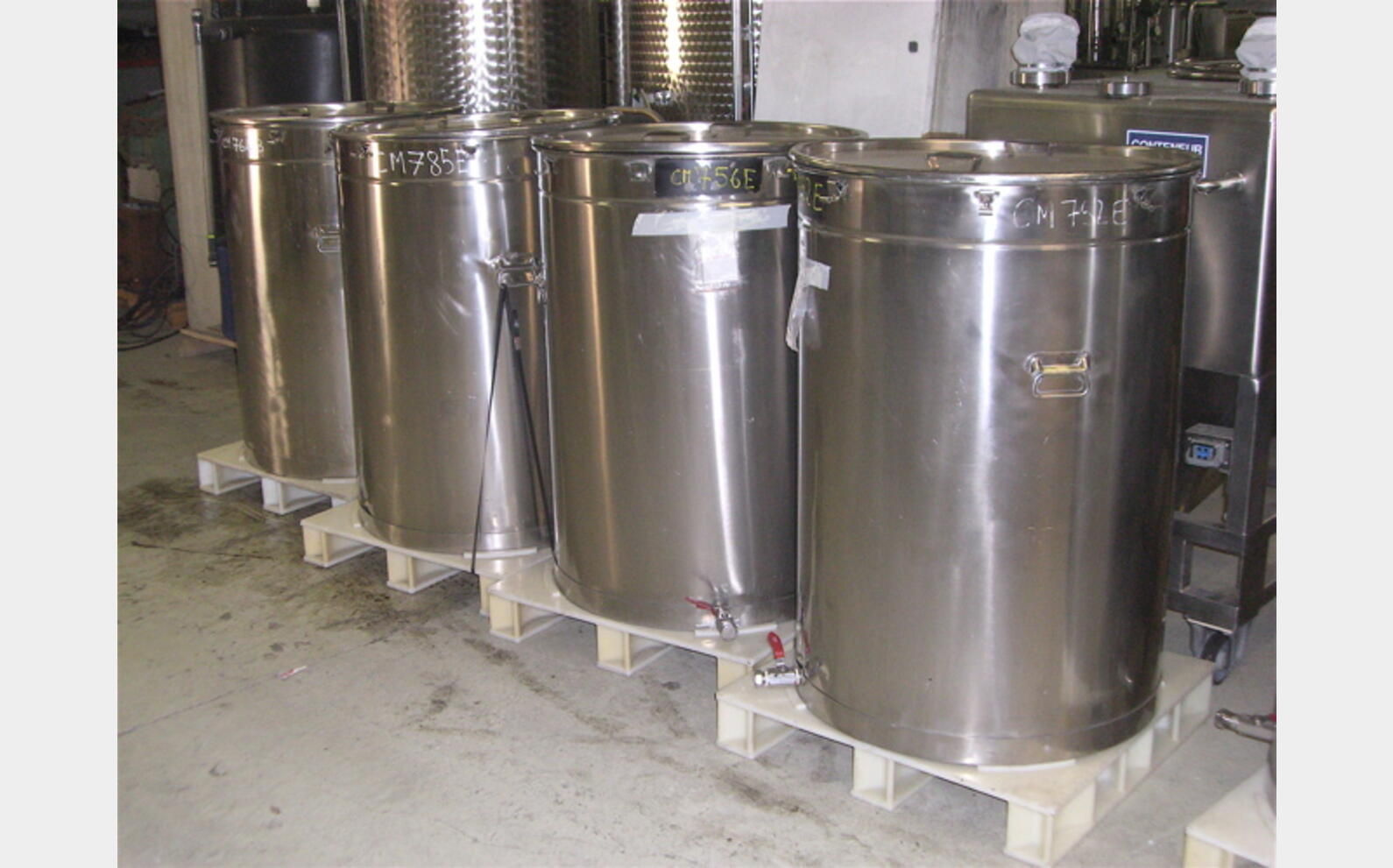 Cuves inox fond plat de marque décalinox - Volume 500 litres