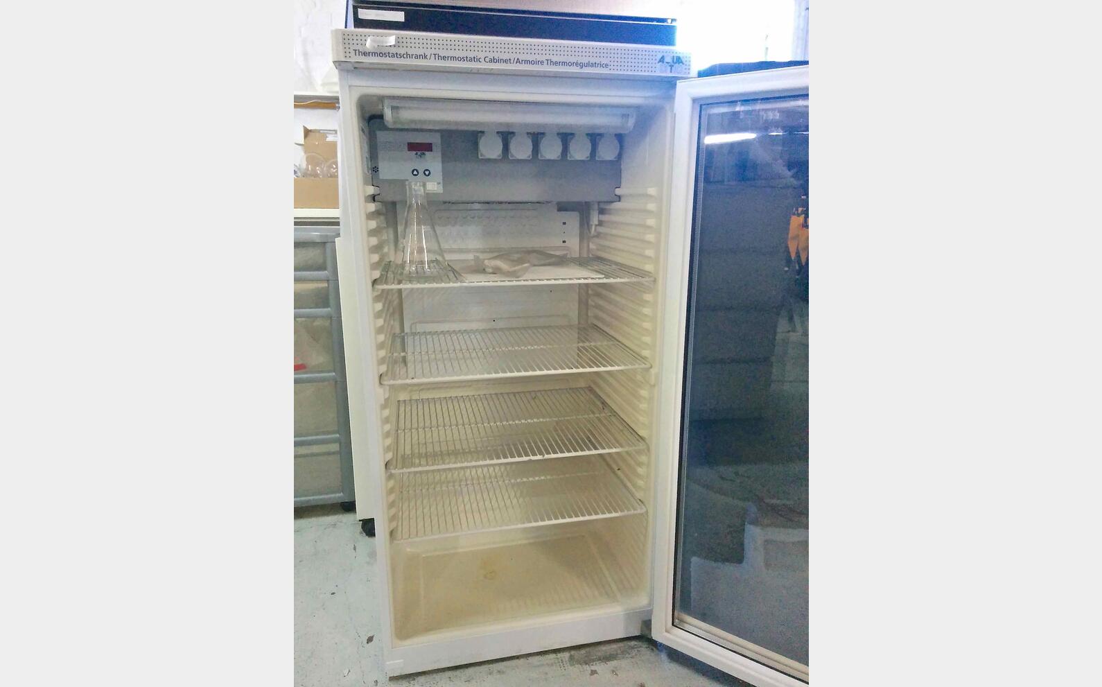 Etuve / armoire thermo r&eacute;gul&eacute;e 260 litres Mod&egrave;le : FKS2602 Aqualytic