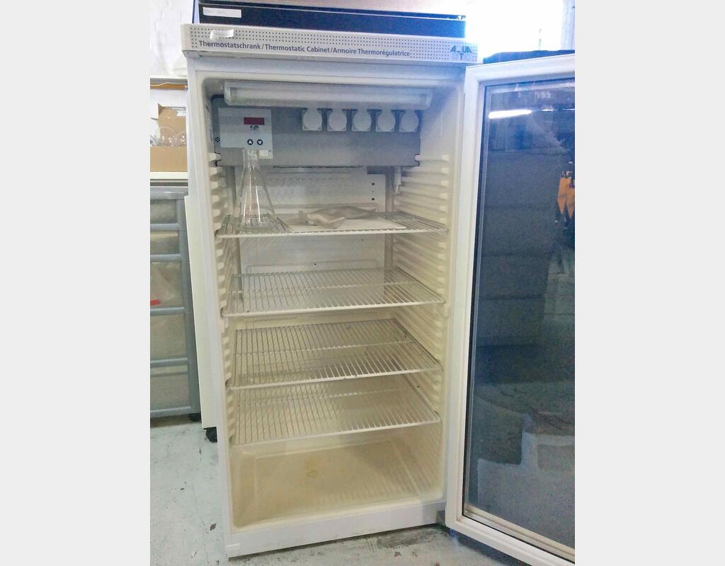 Etuve / armoire thermo r&eacute;gul&eacute;e 260 litres Mod&egrave;le : FKS2602 Aqualytic