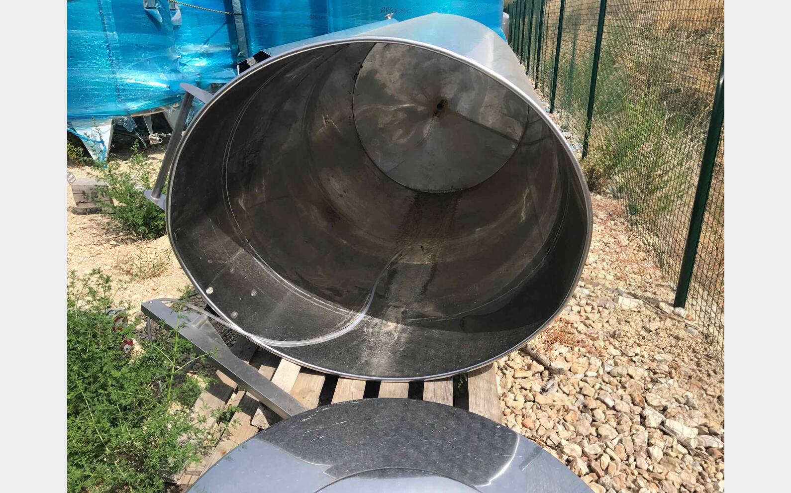 Cuve Inox chapeau flottant de 25 hls Volume : 2500 litres (25 hls)