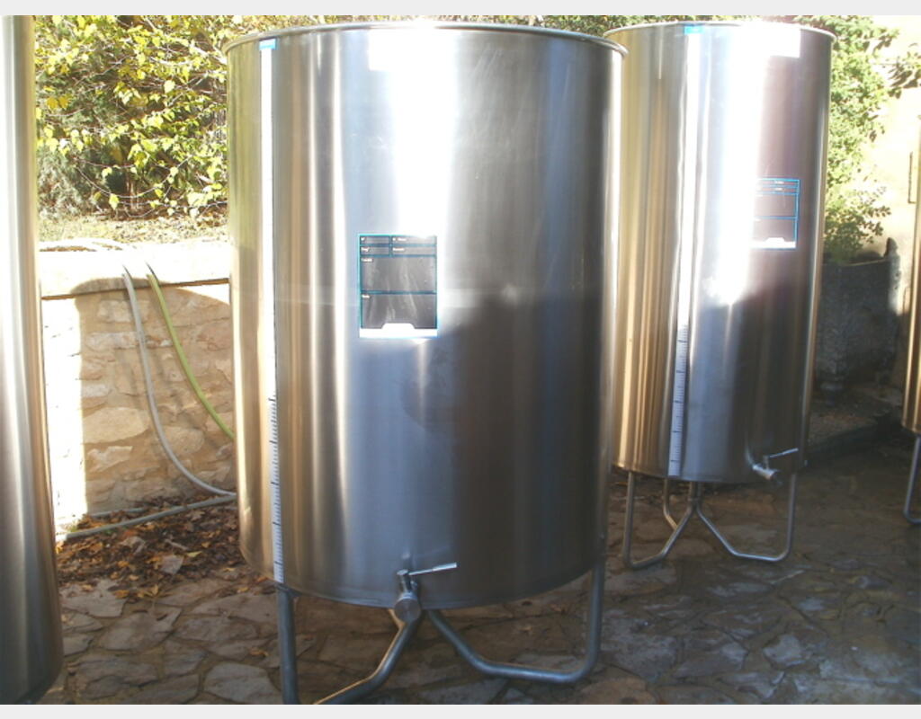 Cuve Inox fond plat à chapeau flottant - avec socle  inox - Capacité : 1000 L