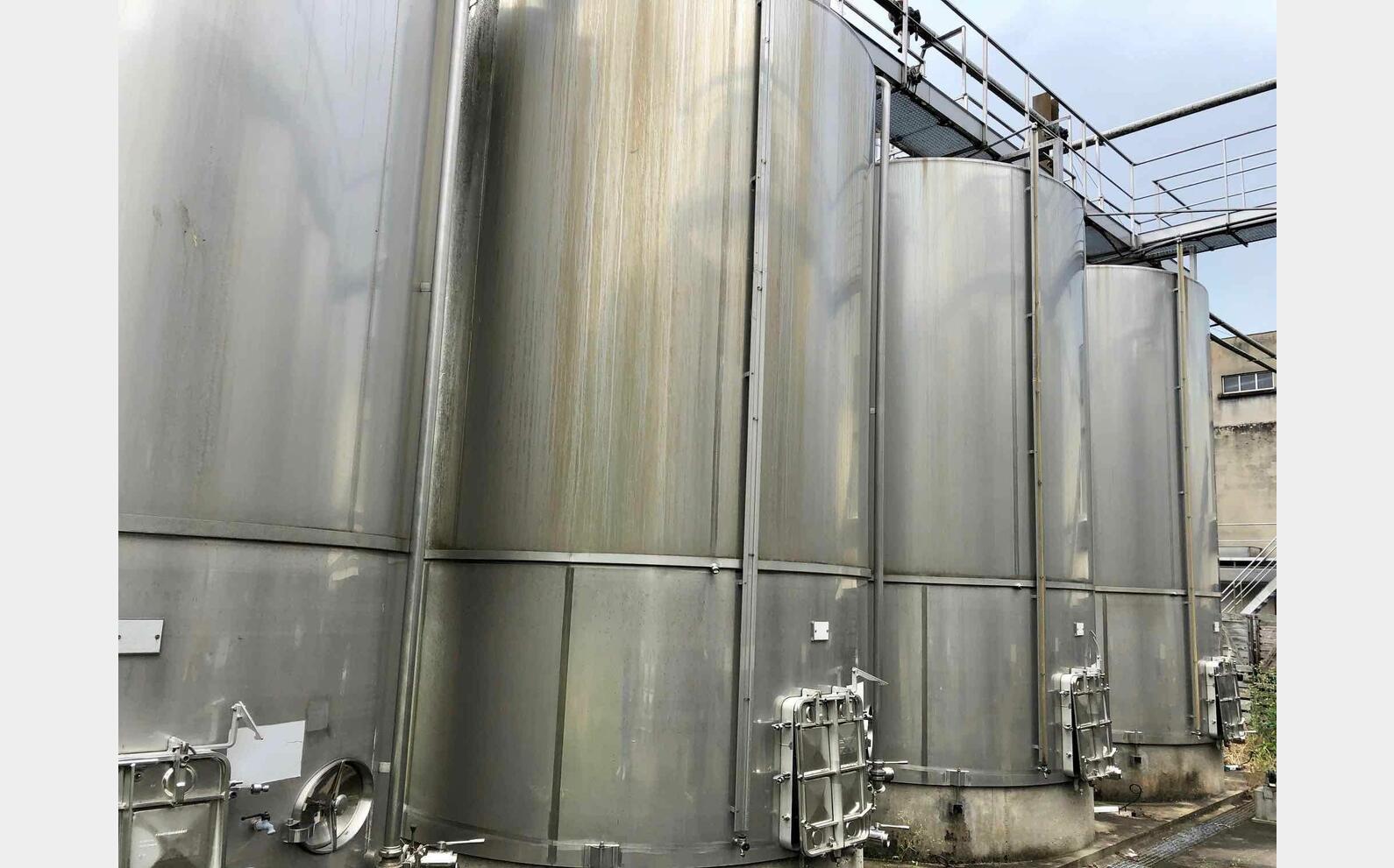 Stainless steel storage tank