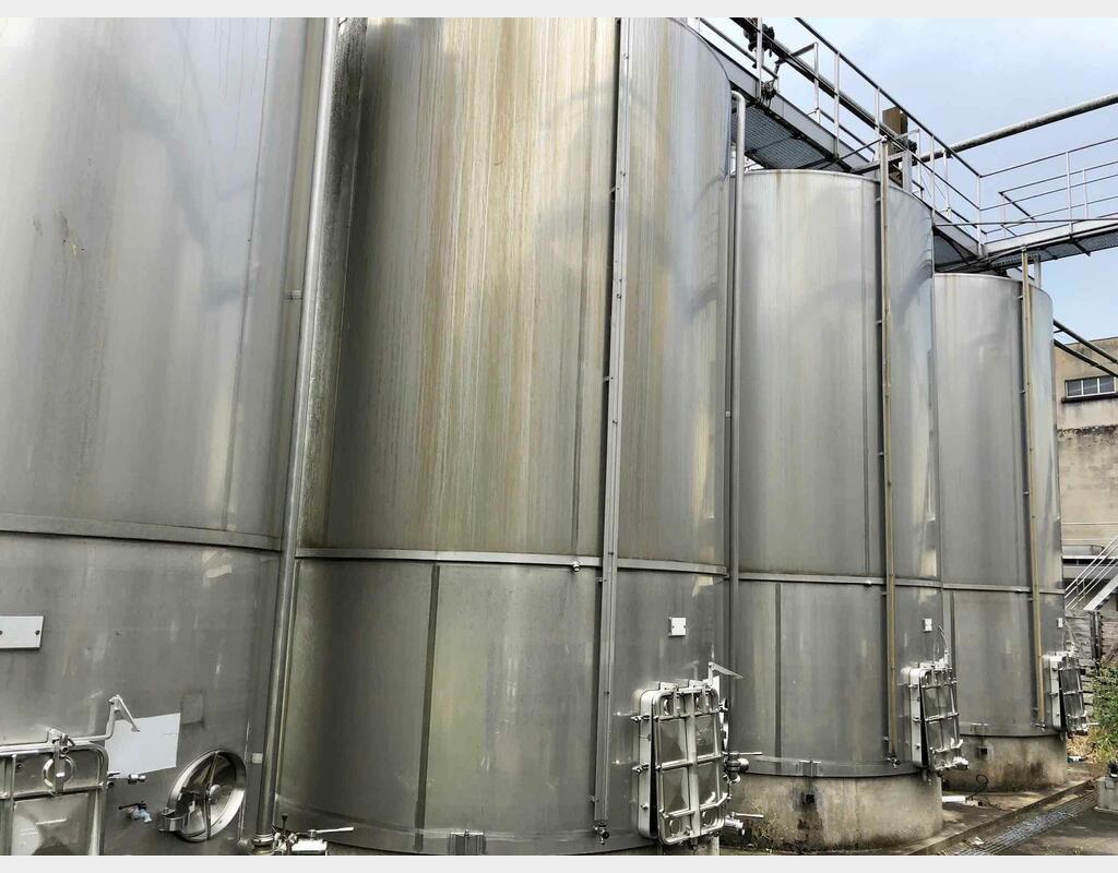 Stainless steel storage tank on raft - 400 HL (40 000 Liters)