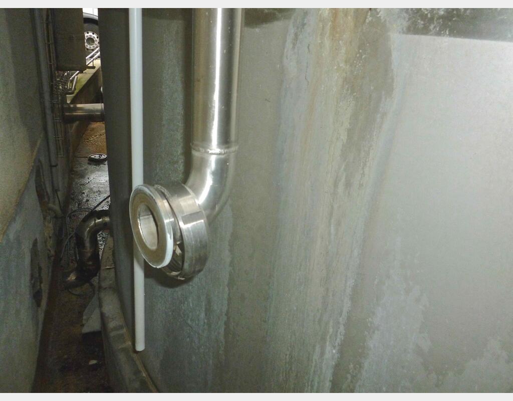 Cuve inox cylindrique verticale agitée - isolée sur jupe capacité 1000 hls