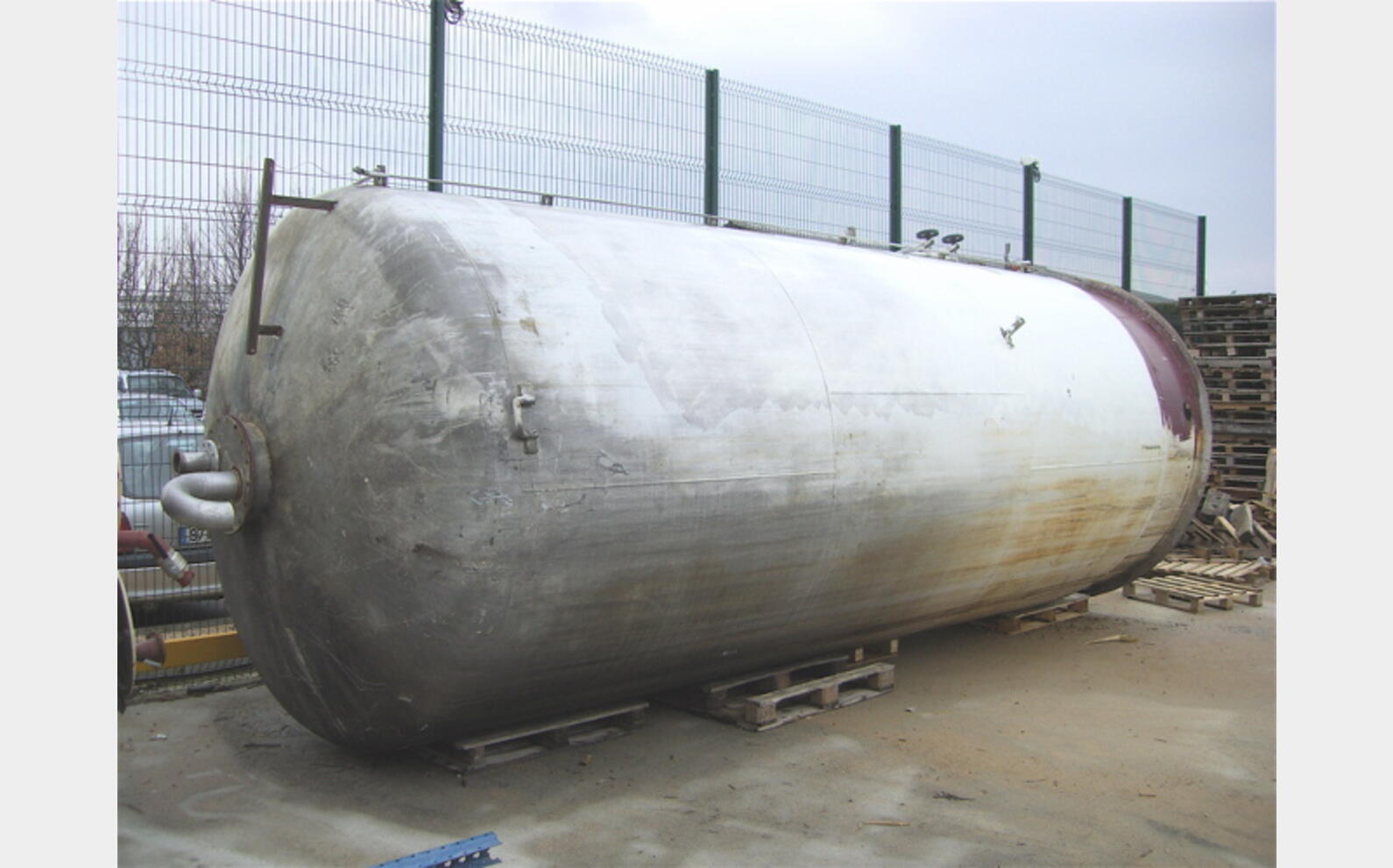 cuve stockage ACIER EPOXY Volume : 30000 litres Fond bomb&eacute; sur jupe