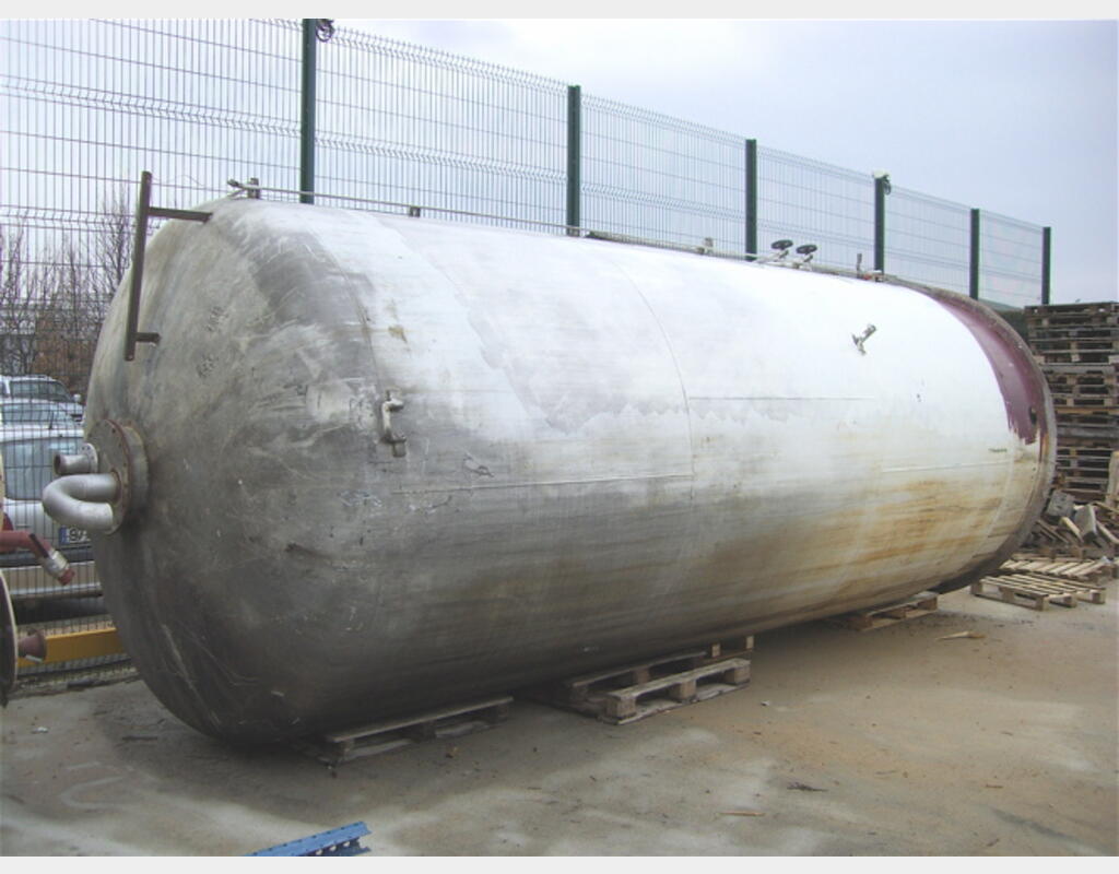 cuve stockage ACIER EPOXY Volume : 30000 litres Fond bomb&eacute; sur jupe