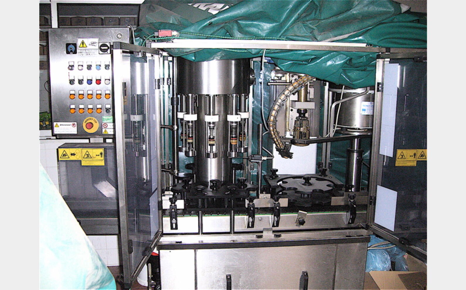 Monobloc tirage bouchage CLIFOM Cadence : 2.500 bouteilles/heure Provenance : vinicole