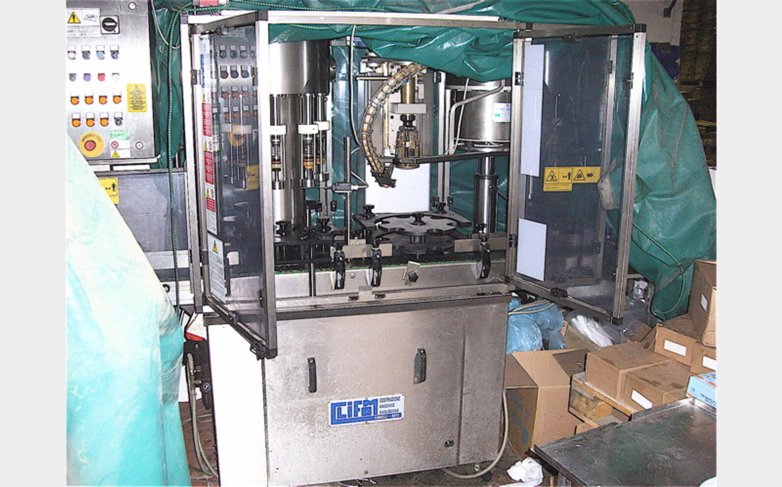 Monobloc tirage bouchage CLIFOM Cadence : 2.500 bouteilles/heure Provenance : vinicole