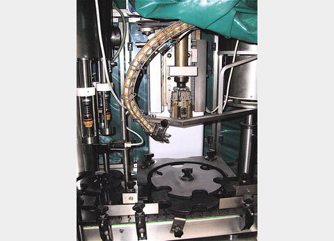 Monobloc tirage bouchage CLIFOM Cadence : 2.500 bouteilles/heure Provenance : vinicole