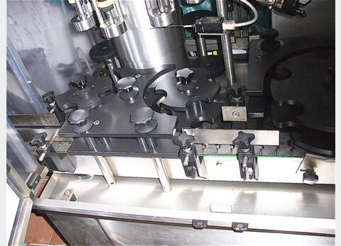 Monobloc tirage bouchage CLIFOM Cadence : 2.500 bouteilles/heure Provenance : vinicole