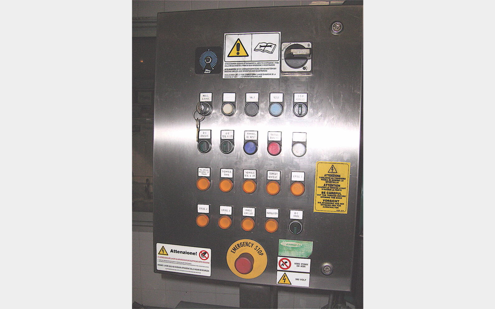 Monobloc tirage bouchage CLIFOM Cadence : 2.500 bouteilles/heure Provenance : vinicole