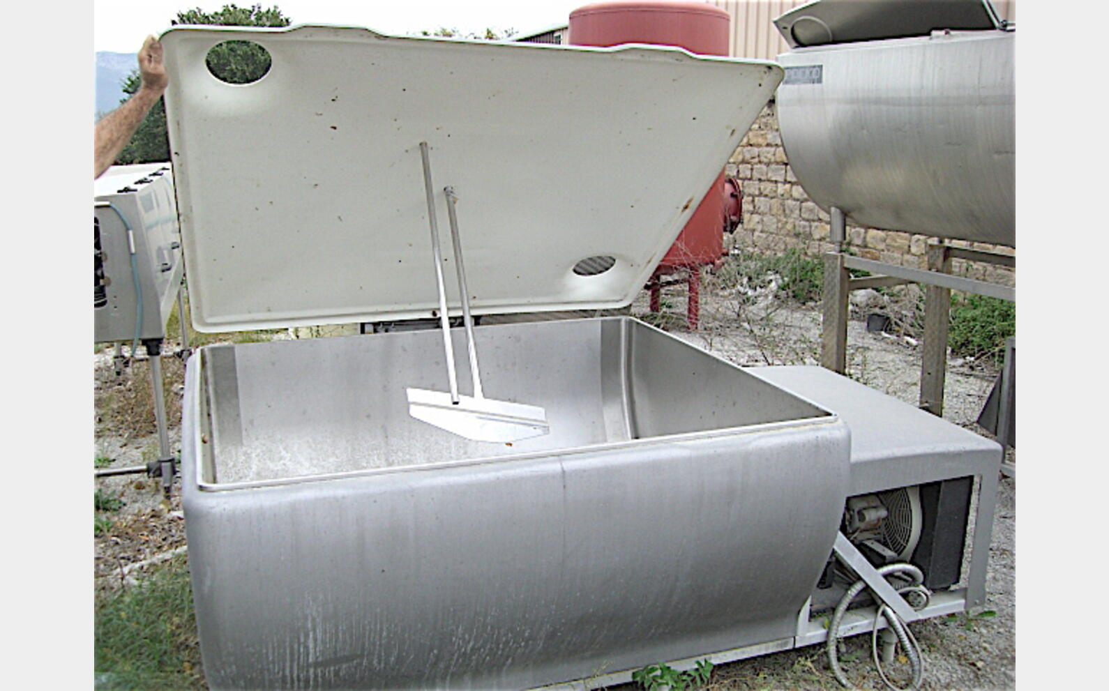 1.600 L 1.600 Litres Agroalimentaire, SERAP