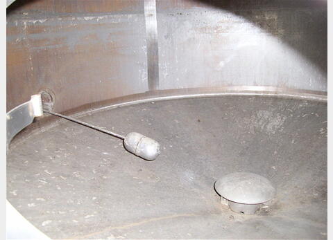 Cuve de stockage isolée en INOX 304 - Cylindrique verticale sur pied