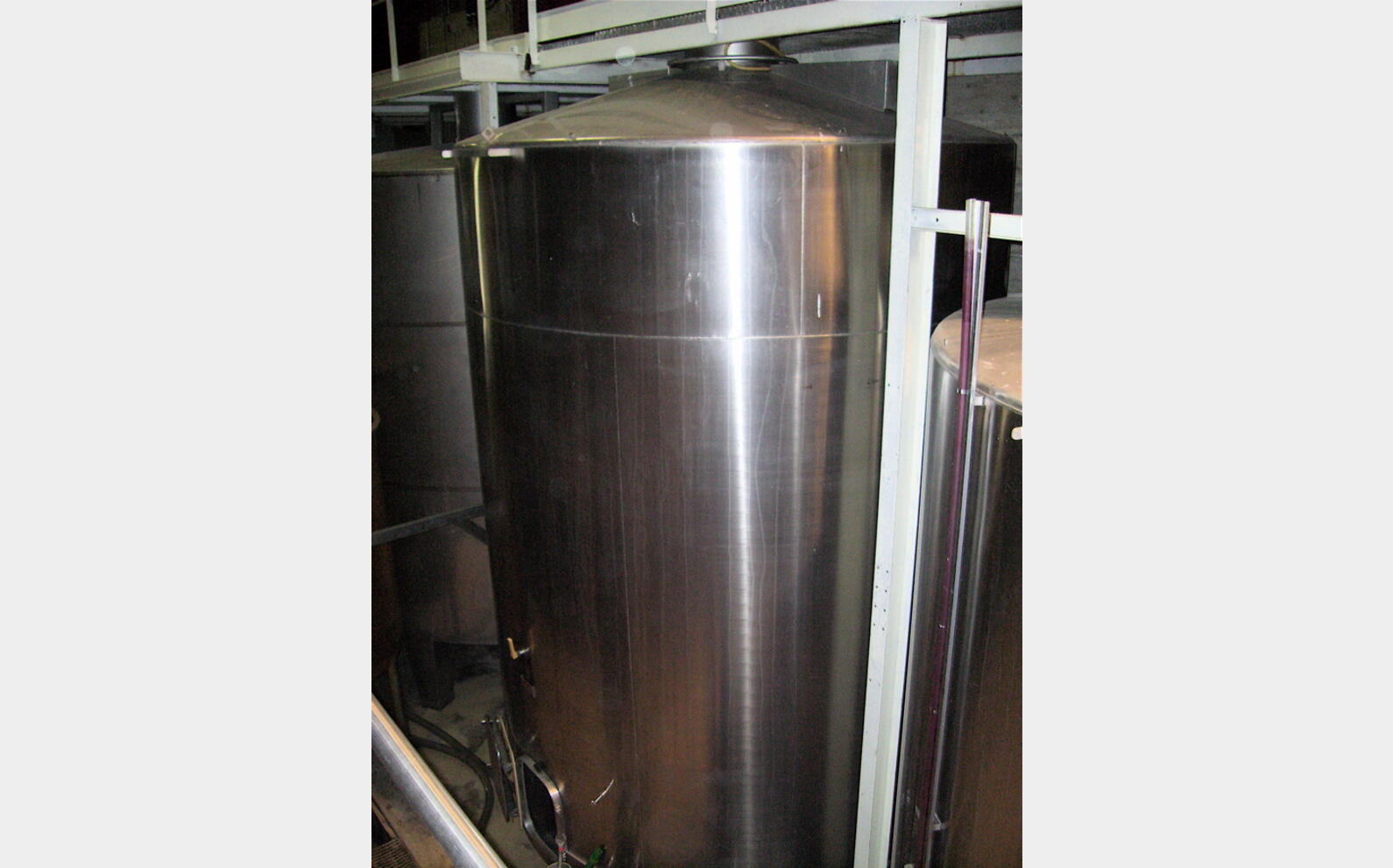 Cuve de stockage , INOX 304 L - Fond conique sur pieds