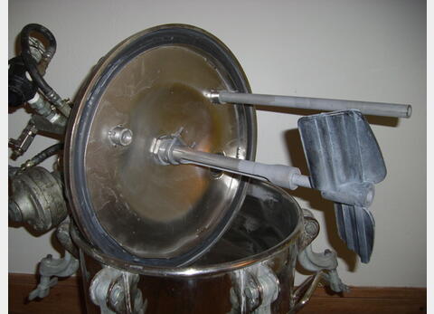 Cuve de mélange, INOX 304L - Cylindrique verticale sur gousset