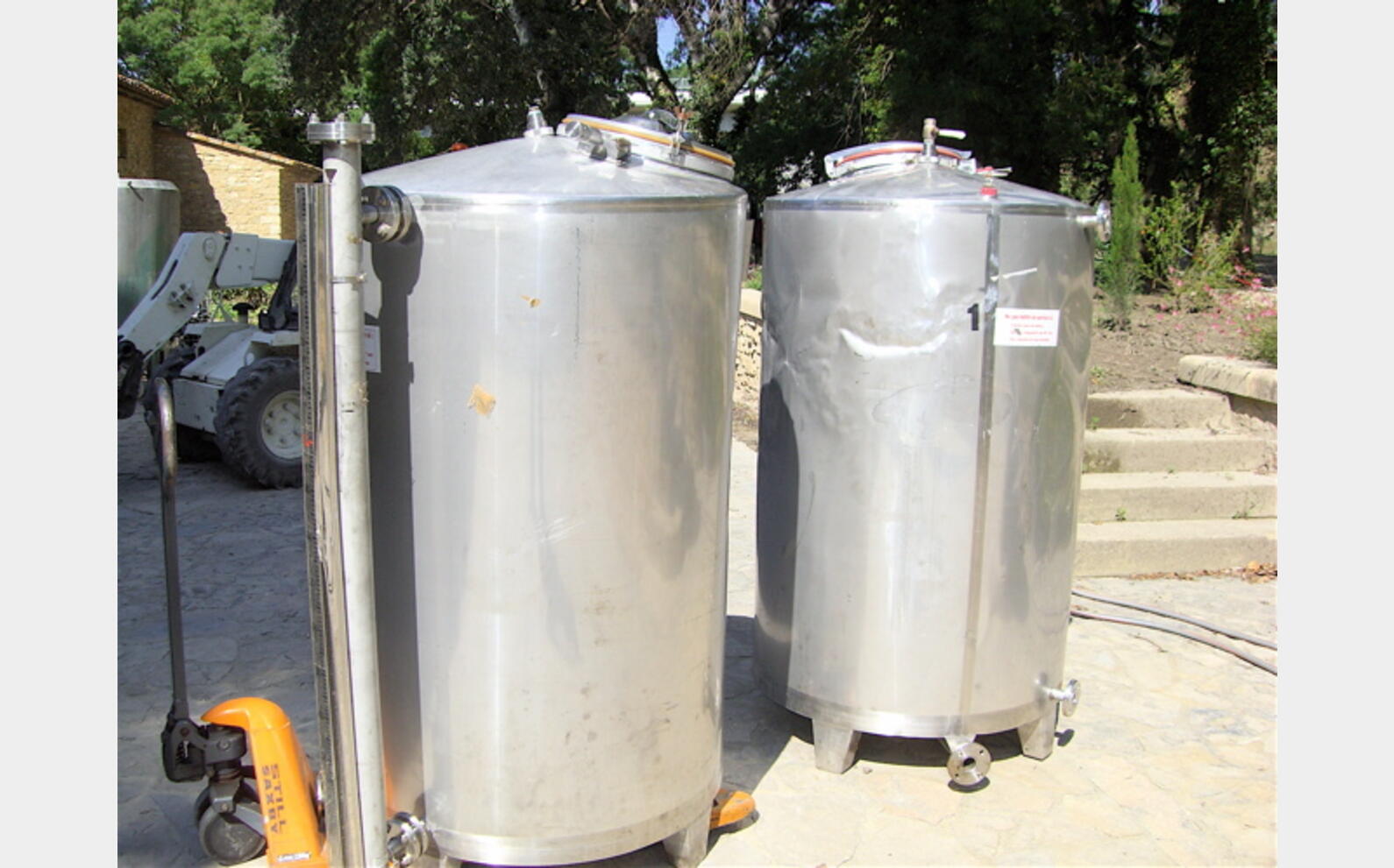 Cuve de stockage, INOX 304L - Cylindrique verticale sur pied
