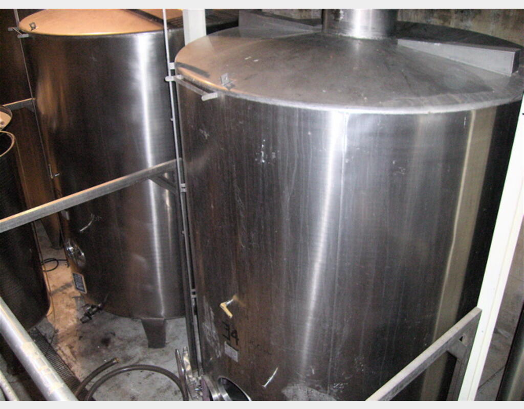 Cuve de stockage , INOX 304 L - Fond conique sur pieds