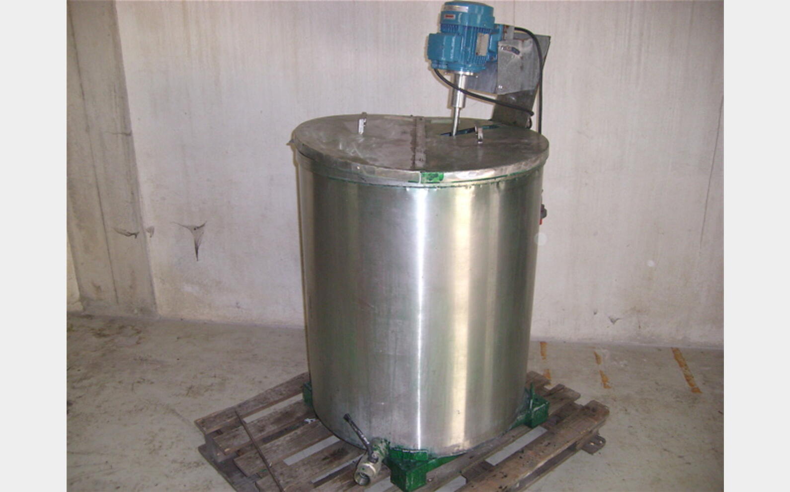 Cuve INOX de 400 L, avec disperseur pour m&eacute;lange 400 Litres Chimie