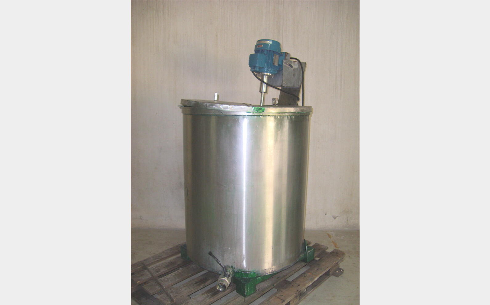 Cuve INOX de 400 L, avec disperseur pour m&eacute;lange 400 Litres Chimie