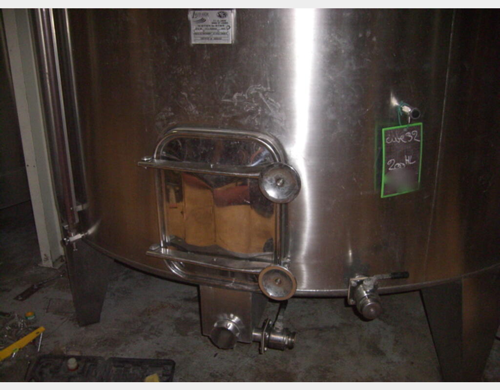 Cuve de stockage , INOX 304  - Fond conique sur pieds