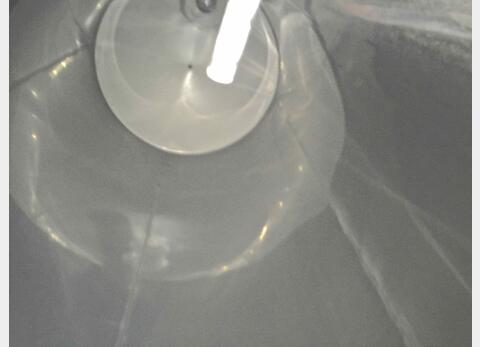 Cuve inox ferm&eacute;e sur pieds