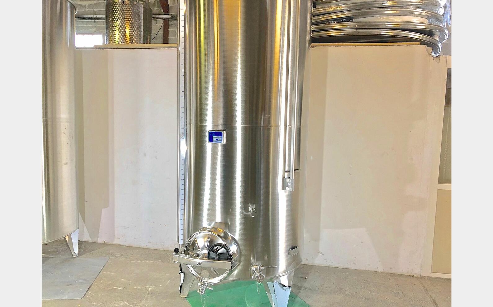 Cuve Inox chapeau flottant de 28 hls MATERIEL NEUF Volume : 2800 litres (28 hls)