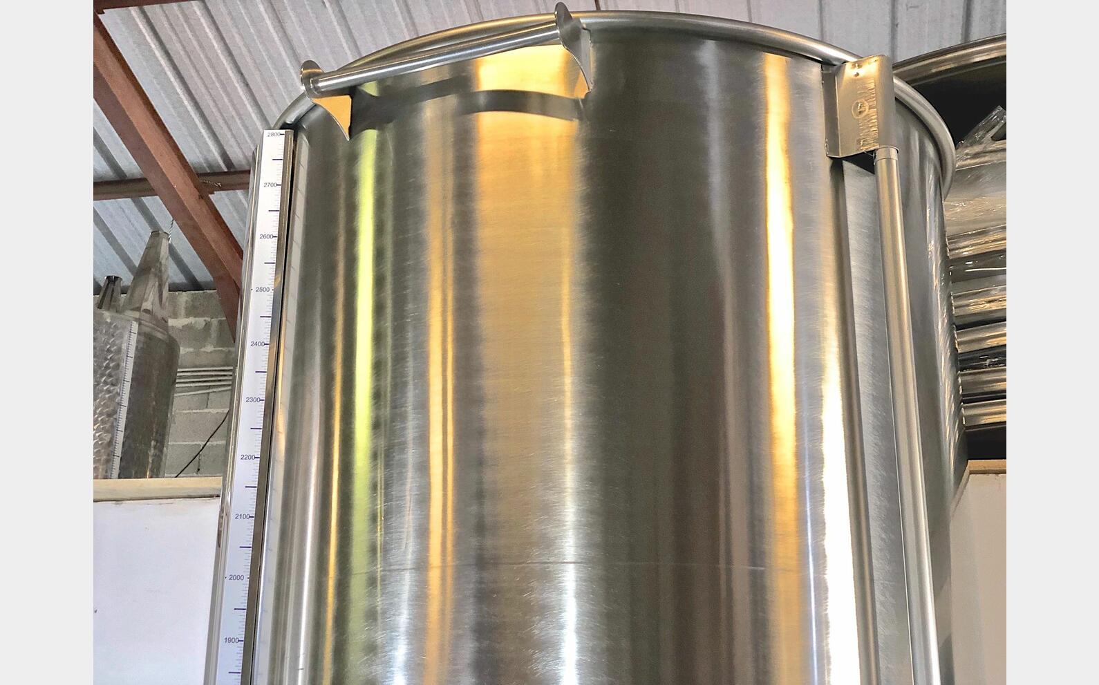 Cuve Inox chapeau flottant de 28 hls MATERIEL NEUF Volume : 2800 litres (28 hls)