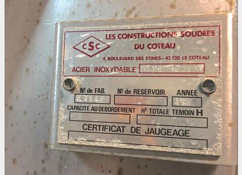 Cuve inox ferm&eacute;e sur pieds