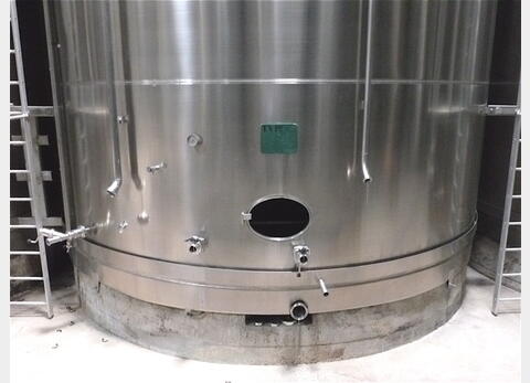Cuve INOX 316L sur socle serpentin int&eacute;rieur Agroalimentaire Volume : 1230 hecto (123000 litres)