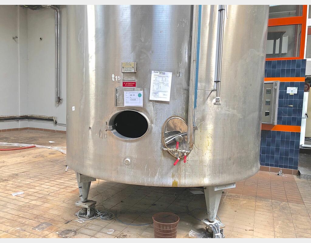 Cuve inox 316 sur pieds agité isolé  - 20.000 litres, avec circuit coquillé