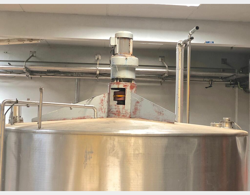 Cuve inox 316 sur pieds agité isolé  - 20.000 litres, avec circuit coquillé