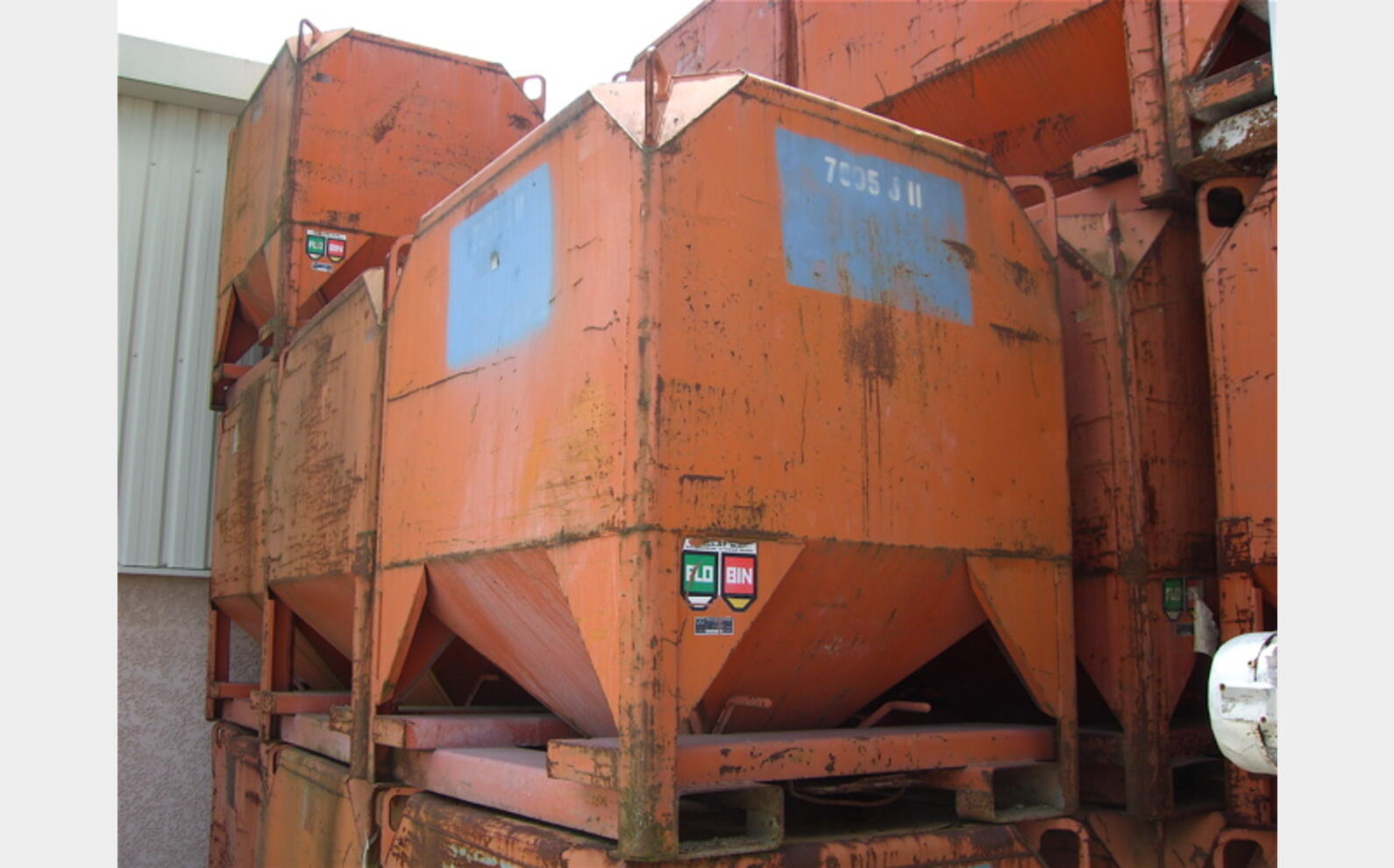 Conteneur acier de 1500 L Poids &agrave; vide 240 kgs