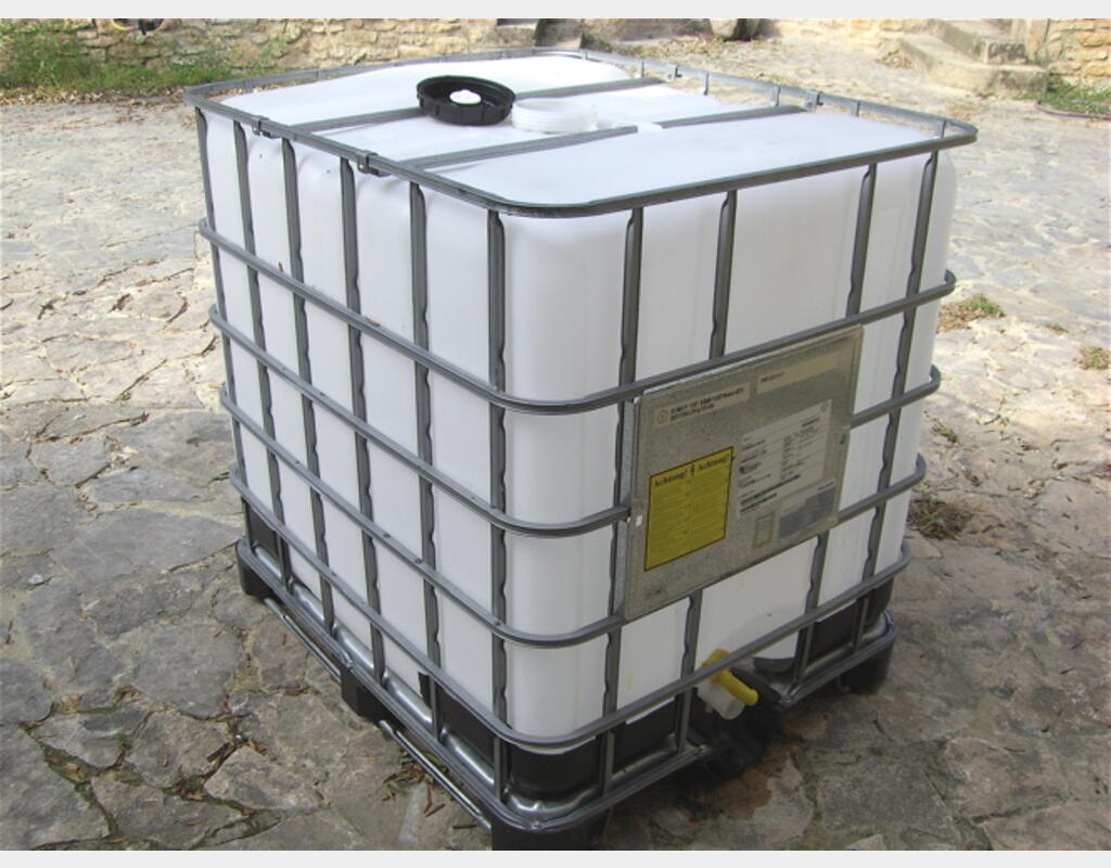 Conteneur plastique 1000 L. - parall&eacute;l&eacute;pip&egrave;dique