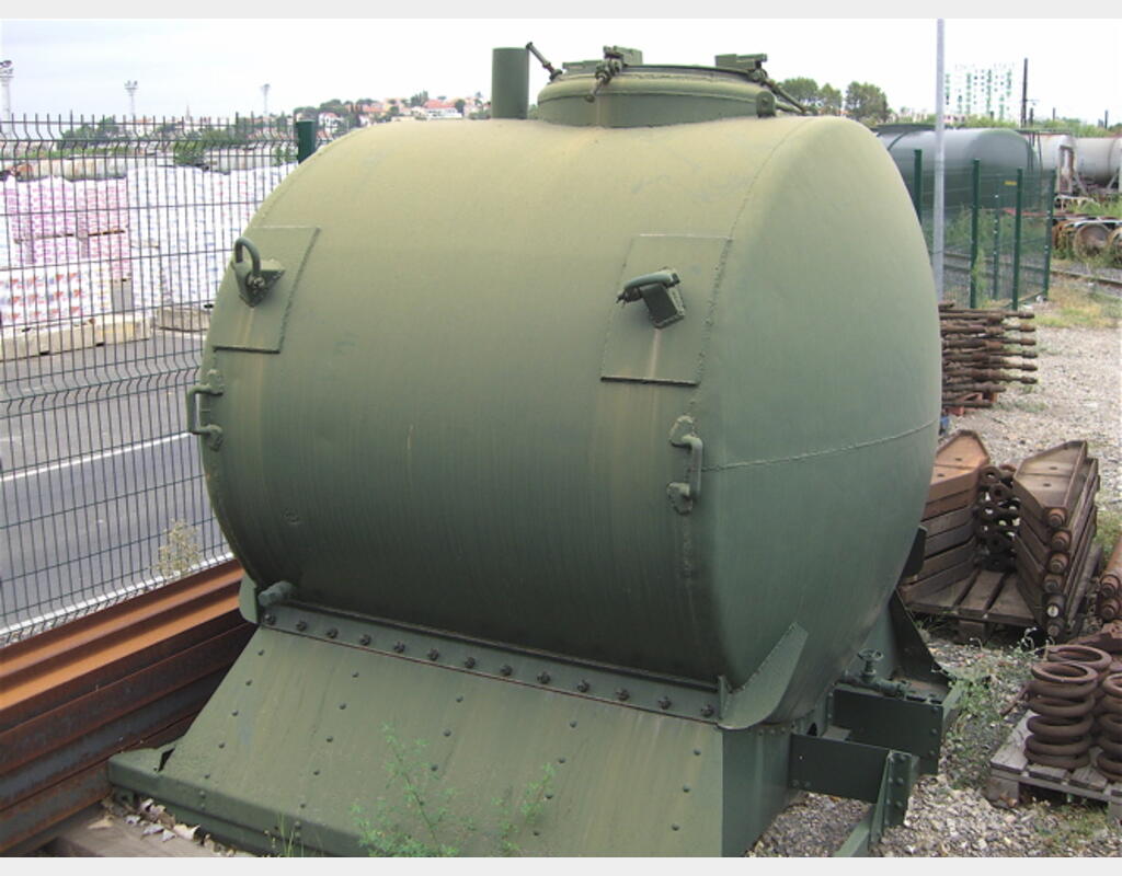 conteneur acier horizontale 4m3 revetement correct Volume : 4000 litres