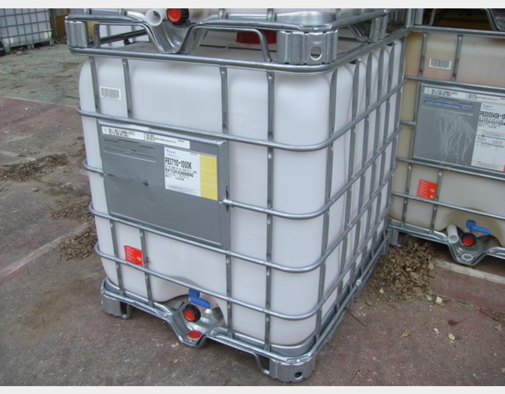 Conteneur plastique 1000 L - parall&eacute;l&eacute;pip&egrave;dique