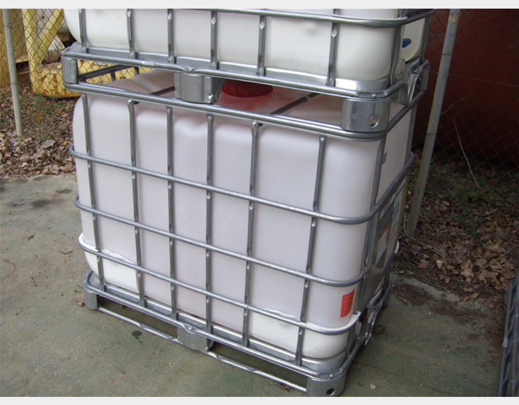 Conteneur plastique 700 L - parall&eacute;l&eacute;pip&egrave;dique