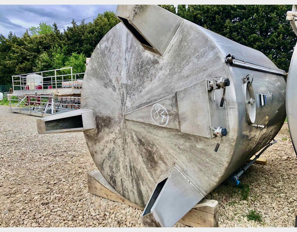 Cuve inox sur pieds 150 HL ( 15 000 litres)