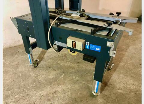 Taping machine