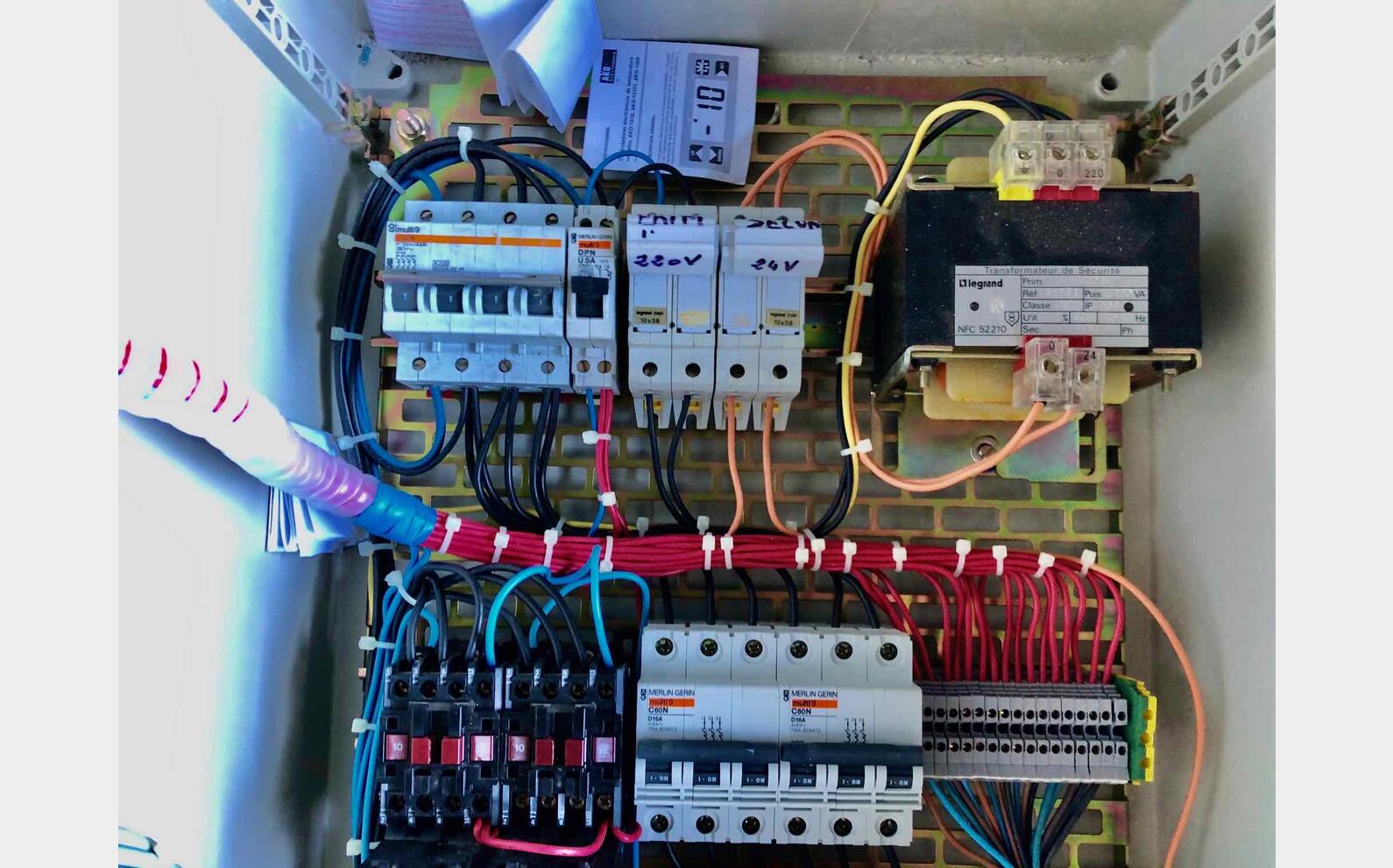 Control cabinet