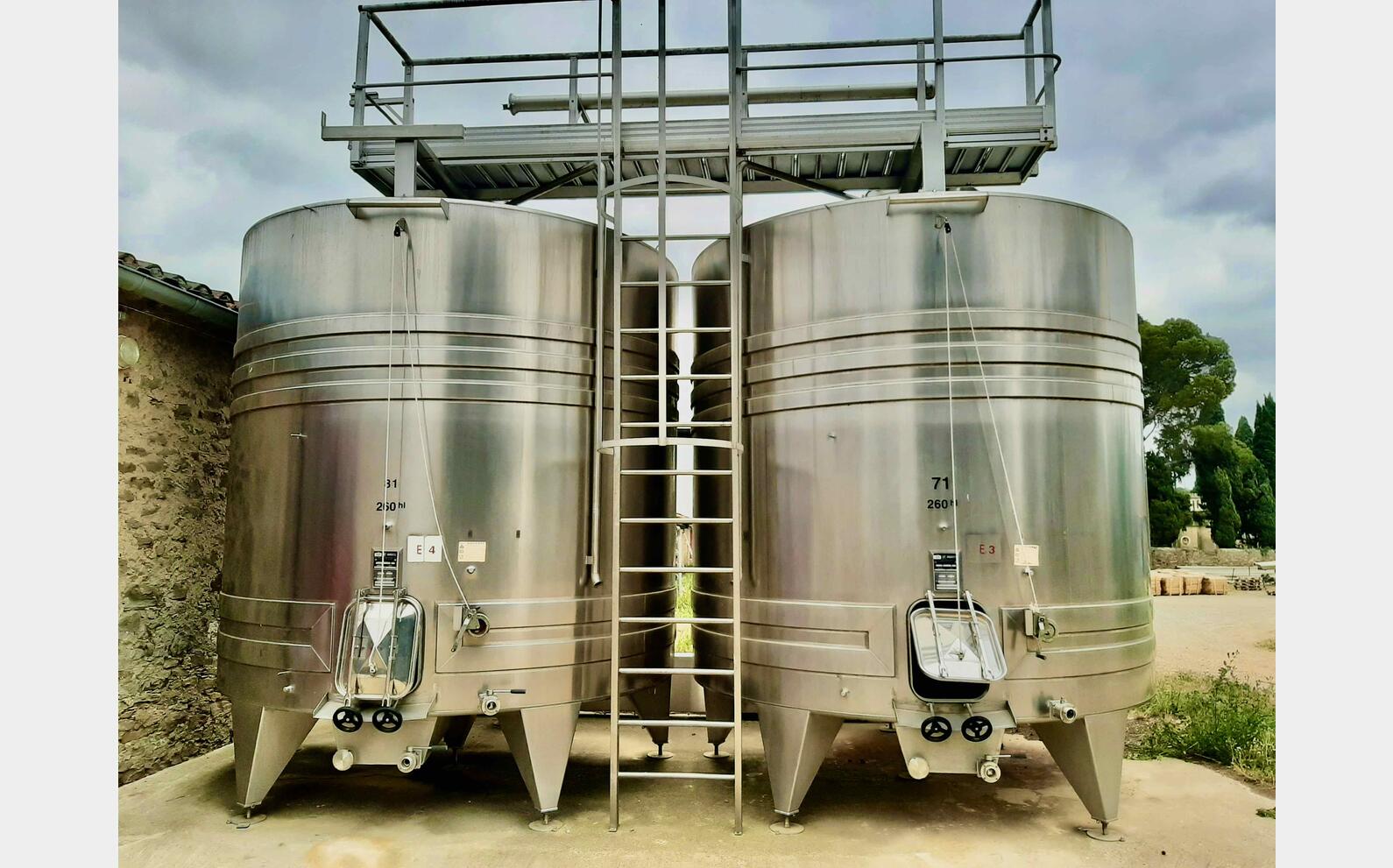 Stainless steel tank - On feet 260 HL (26 000 liters) DABRIGEON