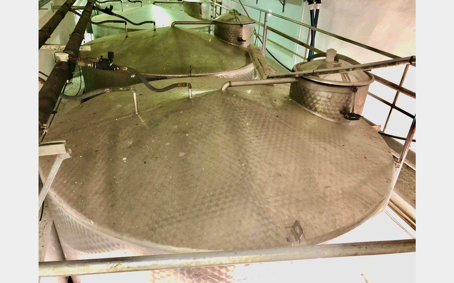 Stainless steel tank - On feet 150 HL (15 000 liters)