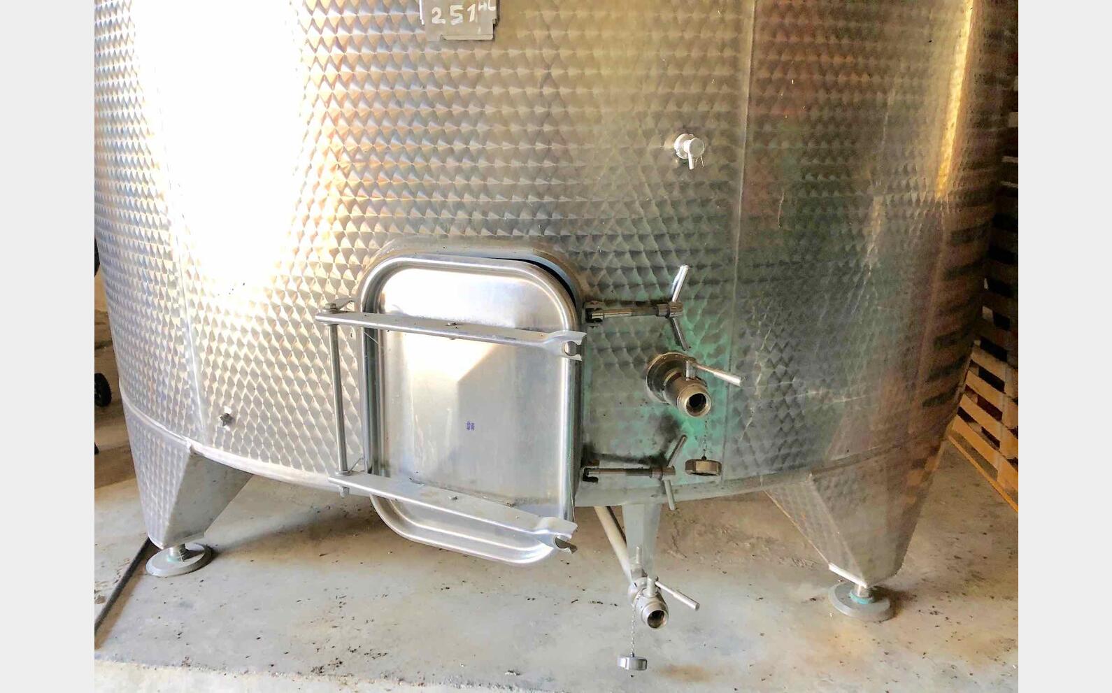 Stainless steel tank 304 L - Conical bottom  250 HL (25 000 liters)