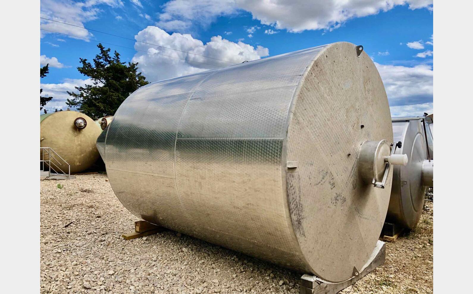 Stainless steel tank 304 L - Conical bottom  250 HL (25 000 liters)