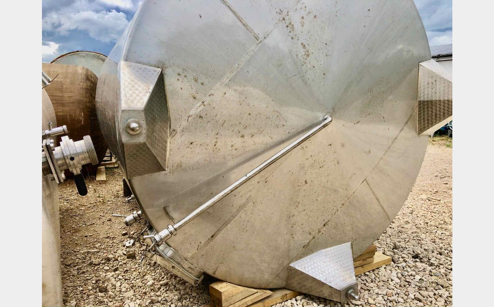 Stainless steel tank 304 L - Conical bottom  250 HL (25 000 liters)
