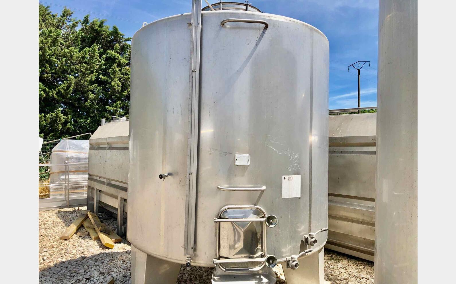 Stainless steel tank - Closed 104 HL (10 400 liters)