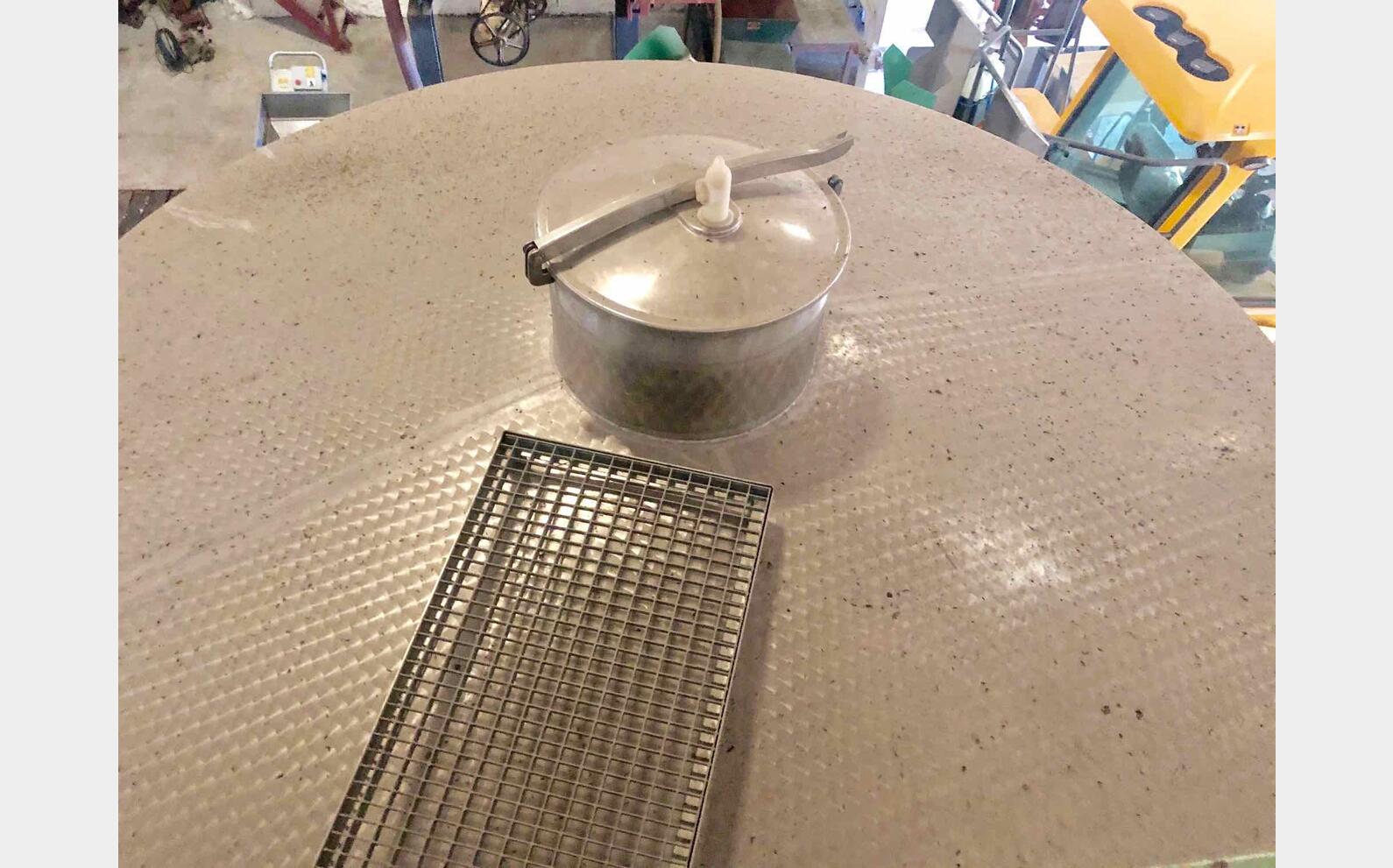 Cuve inox 304 - Fond conique 250 HL (25 000 litres)