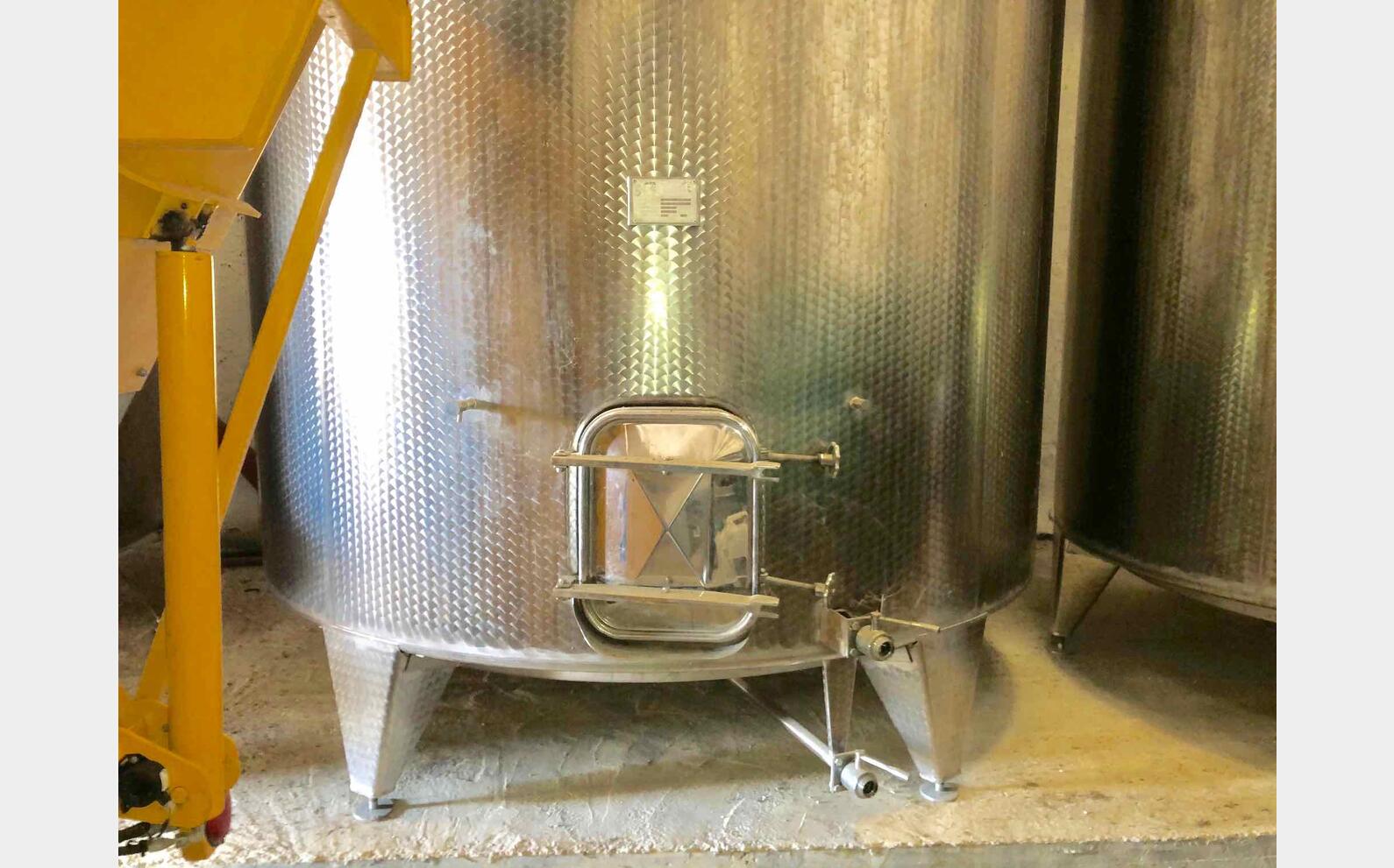 Stainless steel tank 304 - Conical bottom  250 HL (25 000 liters)
