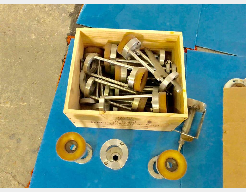 Drawing group -  Flushing, pulling, capping - Year 2001